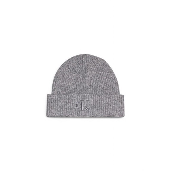 Gorro de punto gris Calvin Klein con logo bordado vista frontal