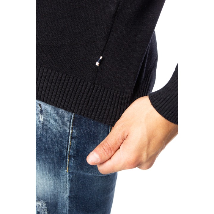 Detalle del puño y bajo de jersey negro Jack Jones para hombre
