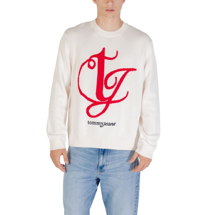 Jersey Tommy Hilfiger Jeans para hombre en color crema vista frontal con modelo