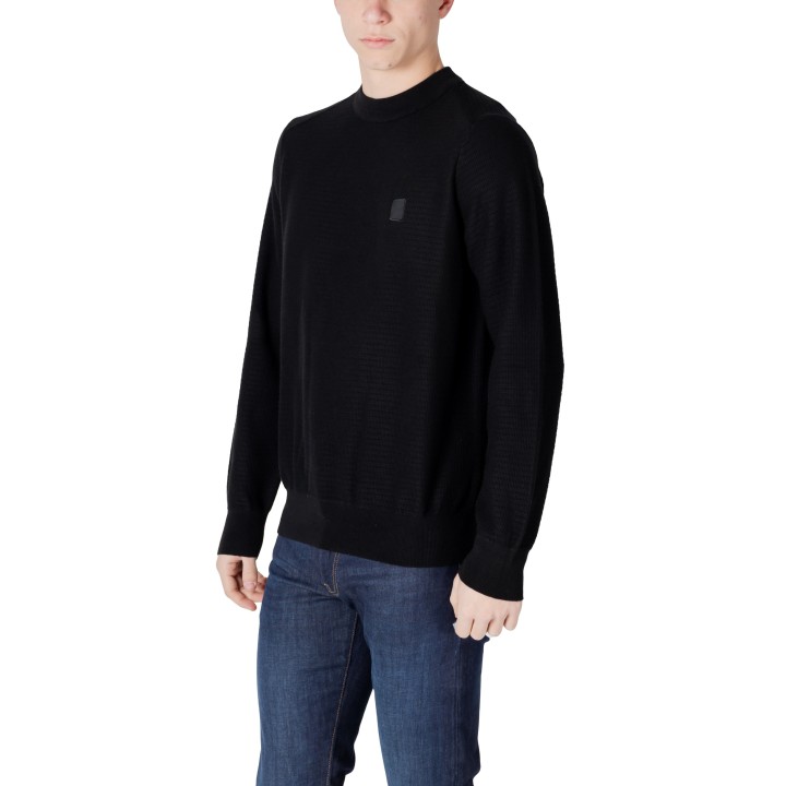 Jersey Boss de hombre negro vista tres cuartos