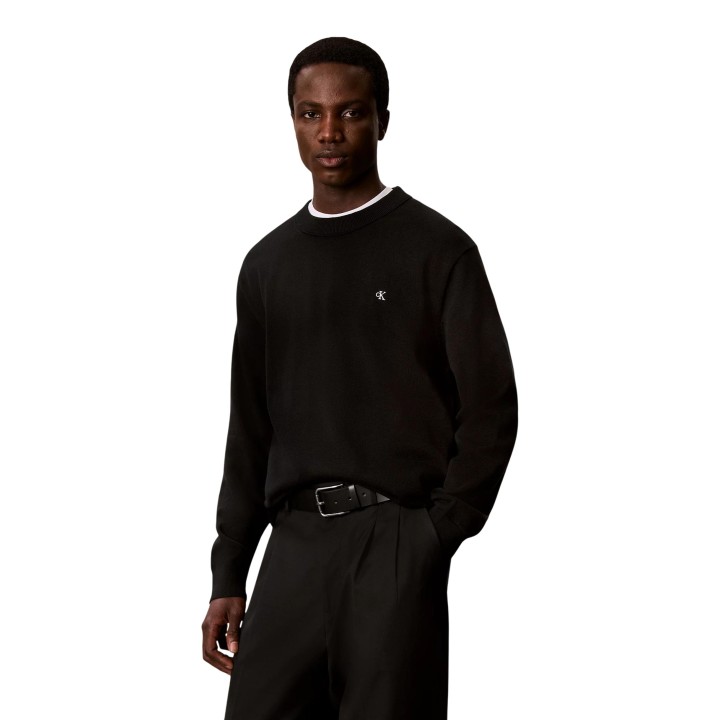 Jersey negro de algodón para hombre Calvin Klein Jeans en vista frontal de tres cuartos