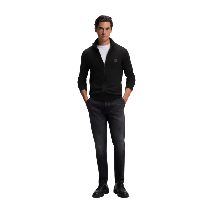 Cárdigan Boss de hombre negro vista frontal en modelo