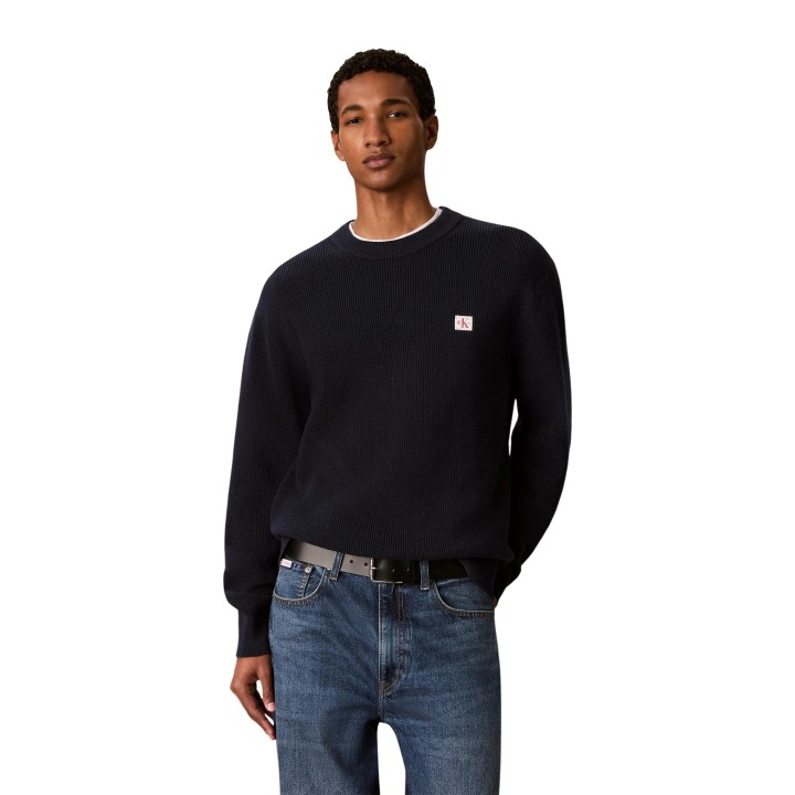 Jersey de hombre Calvin Klein Jeans negro de algodón waffle vista de tres cuartos