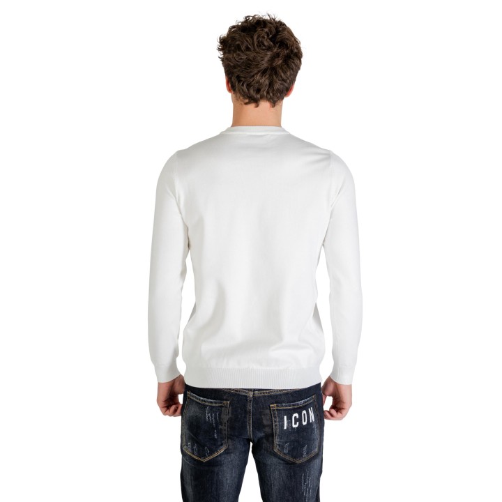 Icon jersey de hombre blanco de punto en vista posterior