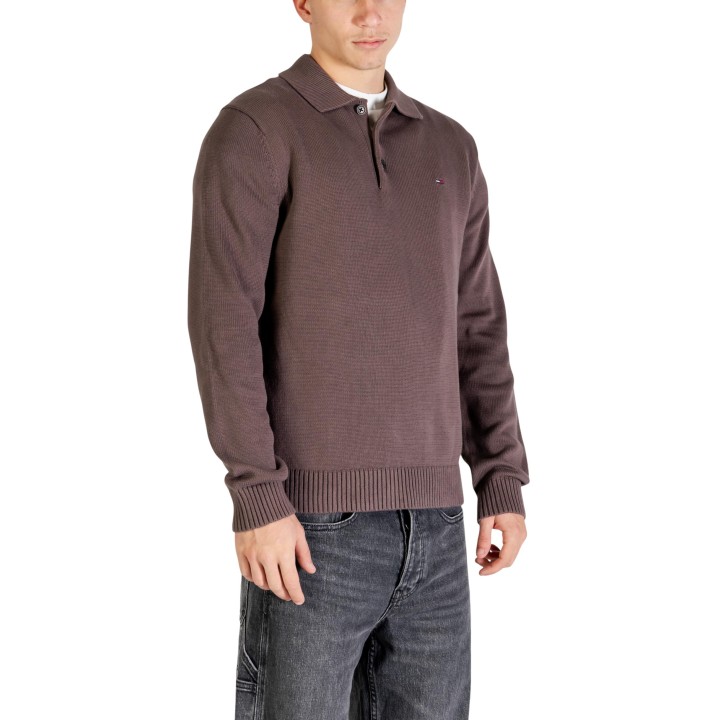 Jersey Tommy Hilfiger Jeans para hombre en color chocolate vista de tres cuartos
