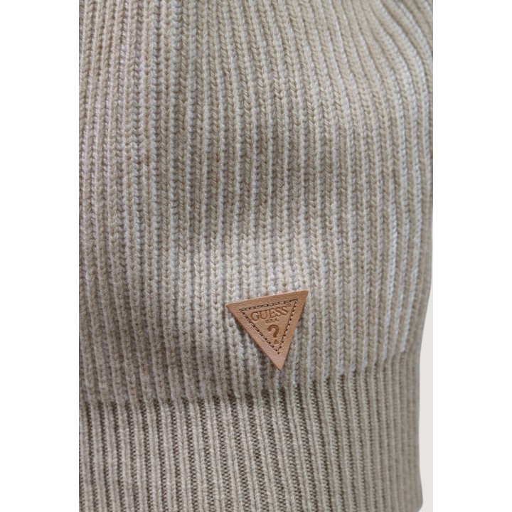 Detalle del tejido de punto beige del jersey Guess de hombre