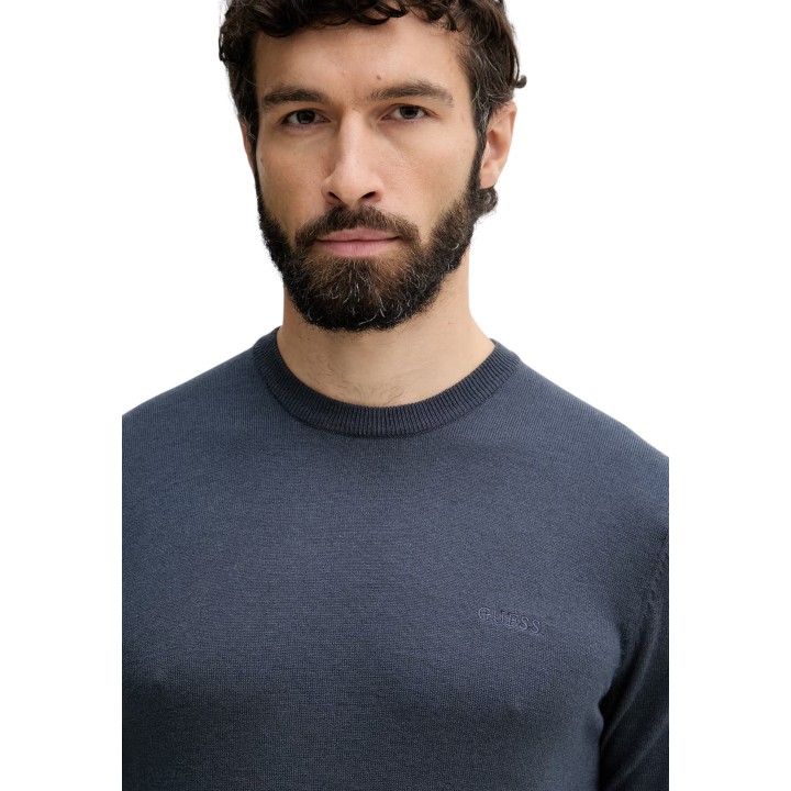 Guess jersey azul de hombre Marcos CN LS Logo EM detalle del cuello y logo