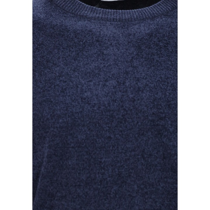Detalle de textura y cuello del jersey YOS azul de chenilla