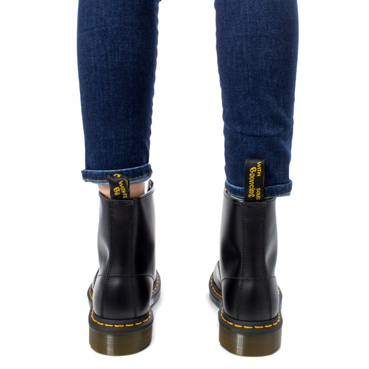 Dr. Martens 1460 Smooth botas de mujer negras vista posterior
