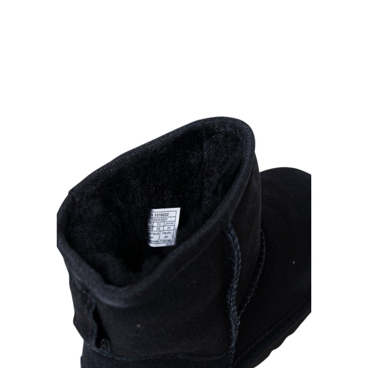 Detalle del interior de bota UGG de mujer Classic Mini II 1016222 negra