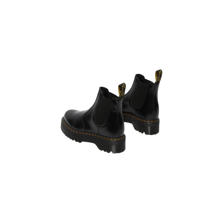 Dr. Martens 2976 Quad para mujer en negro vista de tres cuartos posterior