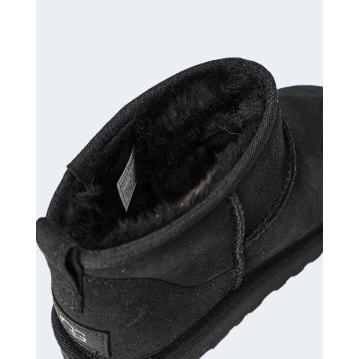 Detalle del interior forrado de botín UGG Classic Ultra Mini 1116109 negro