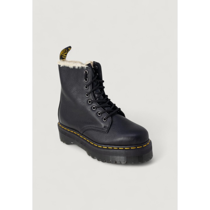 Bota Dr. Martens Jadon para mujer en negro vista de tres cuartos