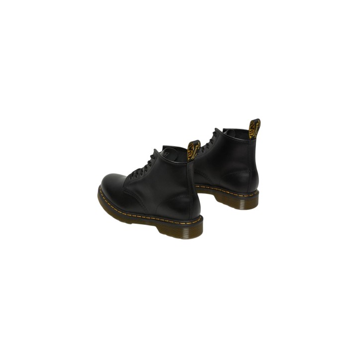 Dr. Martens 101 YS Smooth 26230001 botas negras de mujer vista posterior