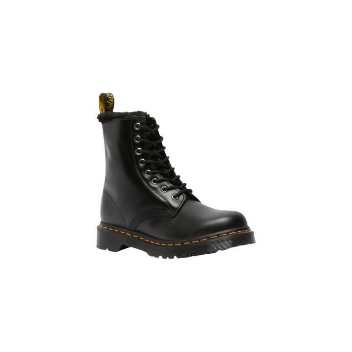 Dr. Martens 1460 Serena botas para mujer negras de piel vista tres cuartos frontal