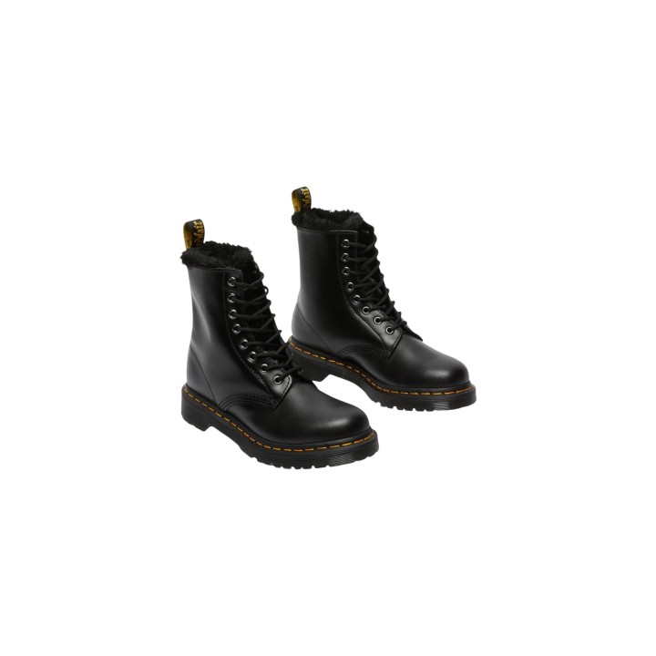 Dr. Martens 1460 Serena botas para mujer negras de piel vista tres cuartos