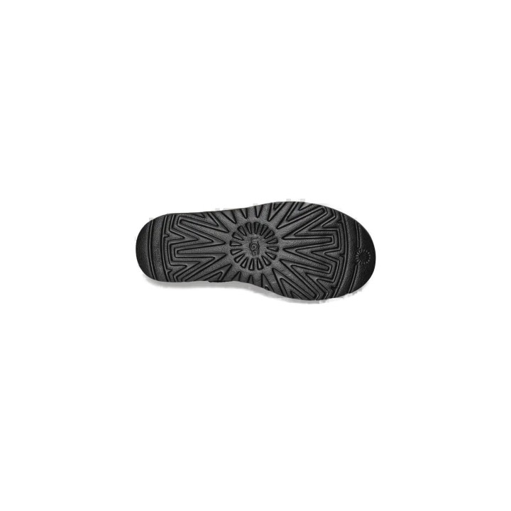 UGG Classic Ultra Mini Platform 1135092 suela negra con dibujo antideslizante vista de detalle