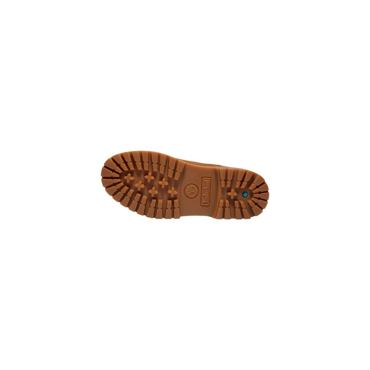 Detalle de la suela dentada del botín Timberland de mujer marrón