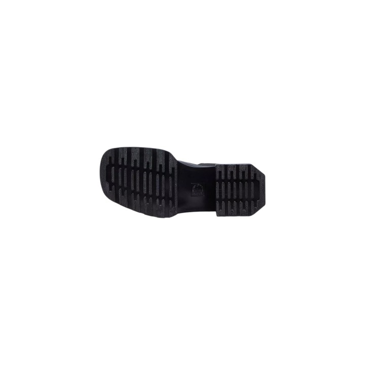 Suela negra dentada de los botines Dr. Martens Maybole Wanama 32069001 vista de detalle