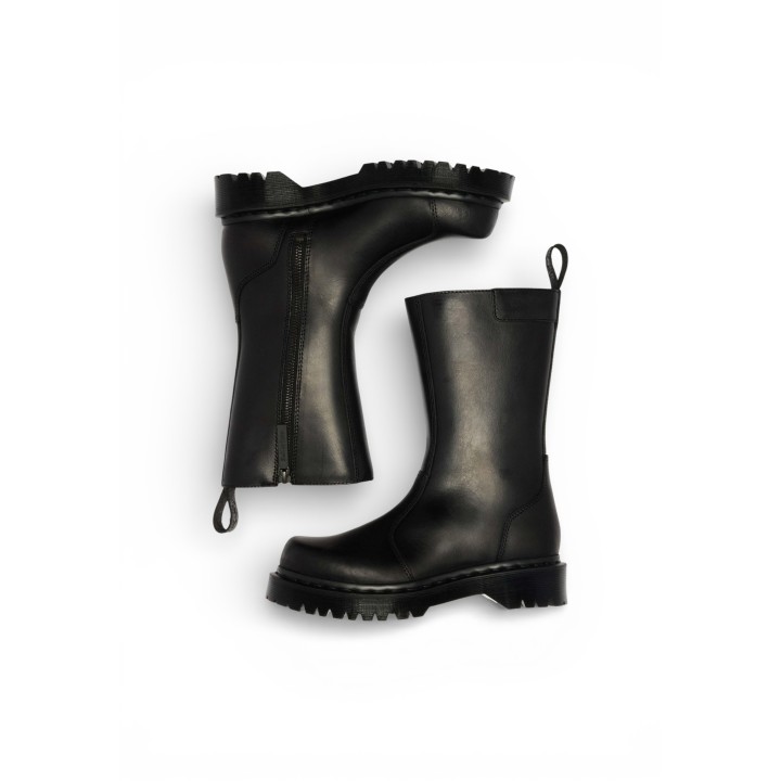 Dr. Martens Rejena Black Old Harness 42803001 para mujer botas negras vista posterior