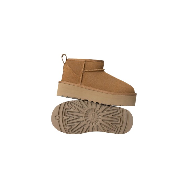 Botín UGG Classic Ultra Mini Platform para mujer en beige vista lateral con suela visible