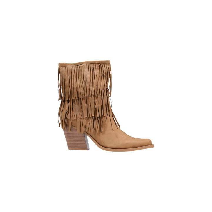 Botín de mujer I am 3602-1 en ante beige oscuro vista frontal de tres cuartos con flecos