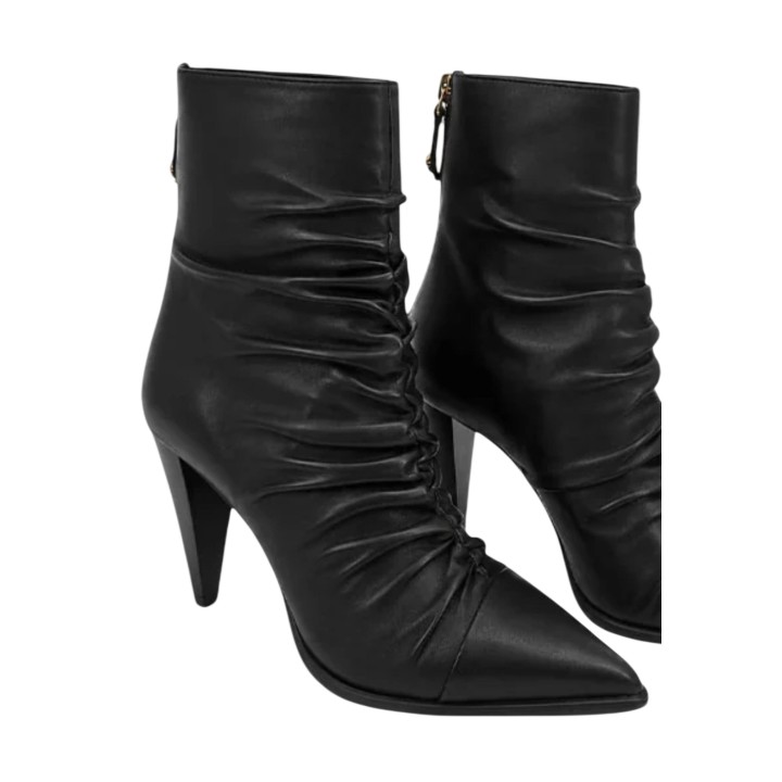 Detalle de botines de mujer Pinko VANE 02 negros vista tres cuartos