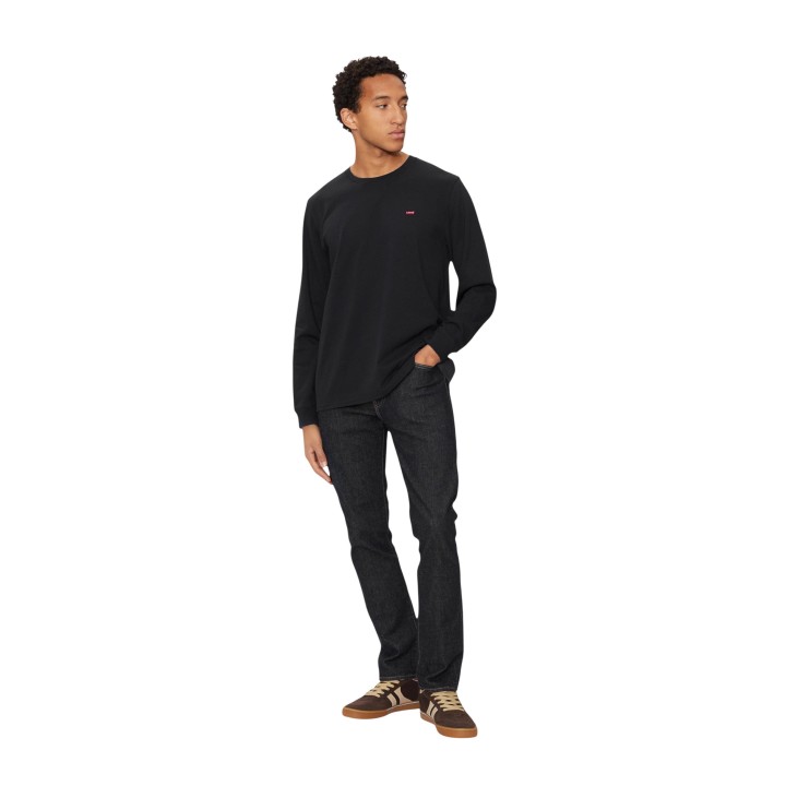Camiseta Levi's® de hombre negra de manga larga 72848-0009 vista tres cuartos