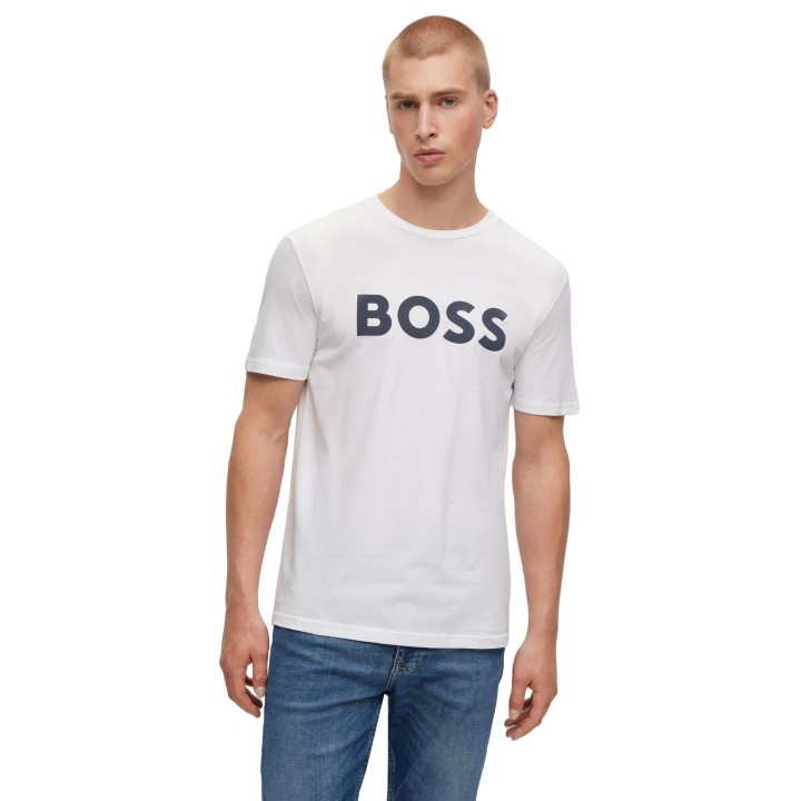Camiseta Boss blanca para hombre vista de tres cuartos con logo