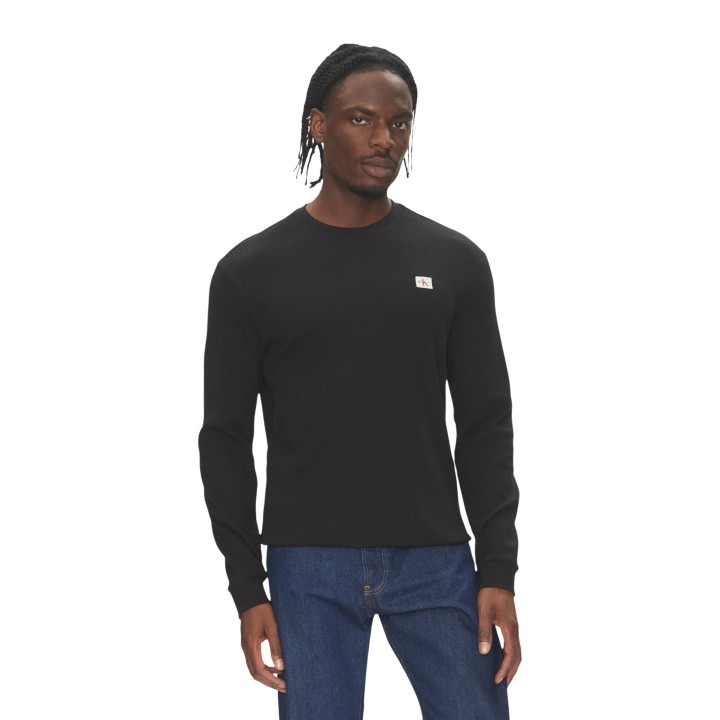 Calvin Klein Jeans camiseta de hombre negra de tejido waffle vista frontal