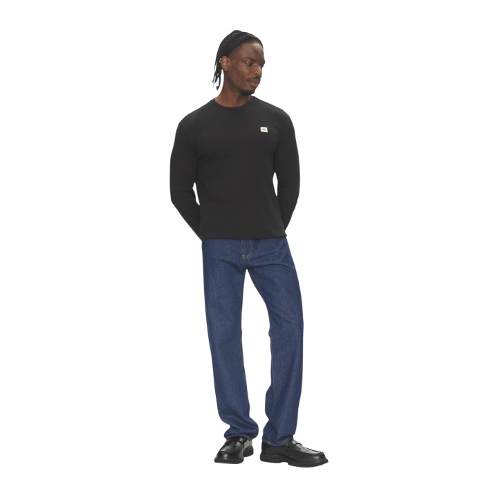 Calvin Klein Jeans camiseta de hombre negra de tejido waffle vista tres cuartos