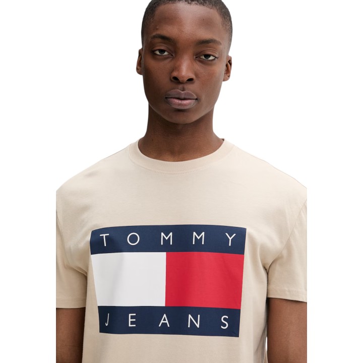 Camiseta de hombre Tommy Hilfiger Jeans beige DM0DM22645 detalle frontal