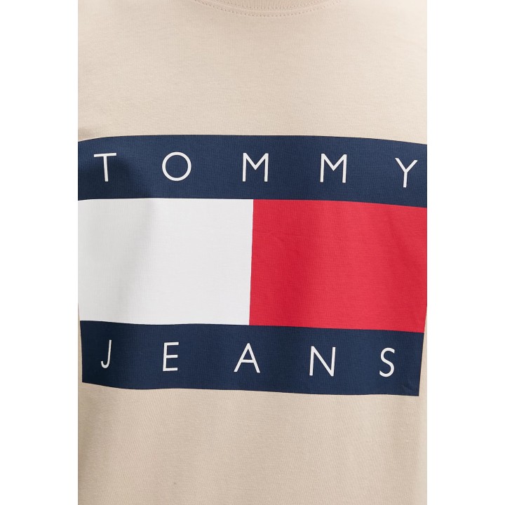 Camiseta Tommy Hilfiger Jeans beige detalle del logotipo frontal