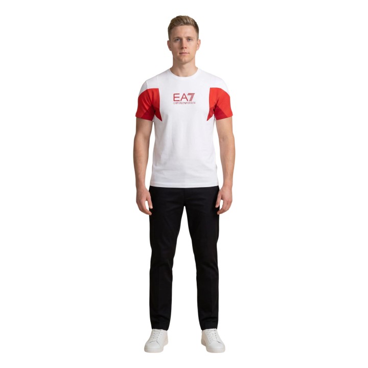 Camiseta EA7 de hombre blanca con detalles rojos vista frontal completa