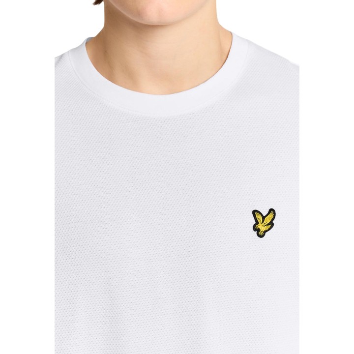 Lyle & Scott camiseta de hombre blanca de jacquard modelo TS2406V detalle del logotipo