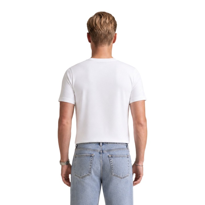 Detalle posterior de camiseta Calvin Klein Jeans de hombre blanca