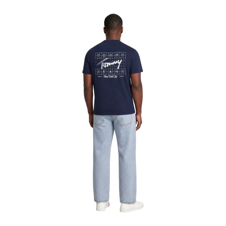 Tommy Hilfiger Jeans camiseta de hombre azul oscuro DM0DM23177 vista posterior de tres cuartos