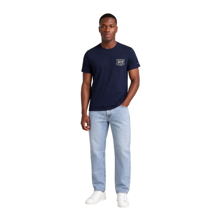 Tommy Hilfiger Jeans camiseta de hombre azul oscuro DM0DM23177 vista frontal de tres cuartos