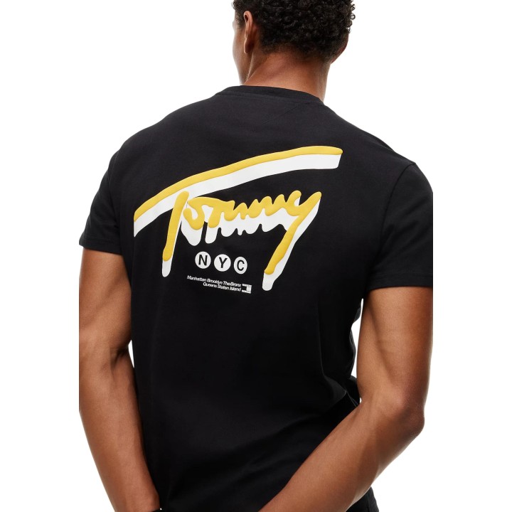 Camiseta negra de hombre Tommy Hilfiger Jeans DM0DM23542 detalle posterior del estampado