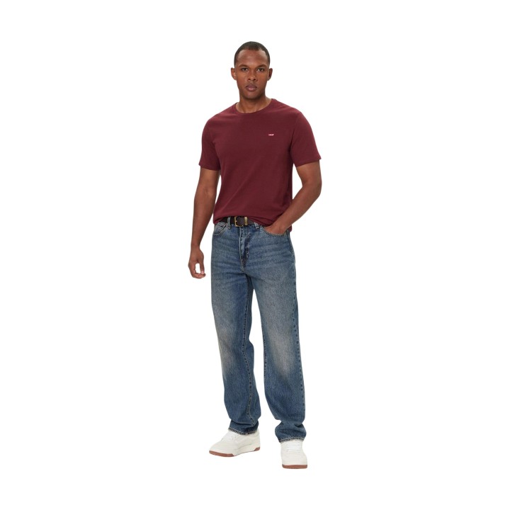 Camiseta Levi's® de hombre color burdeos 56605-0300 vista tres cuartos