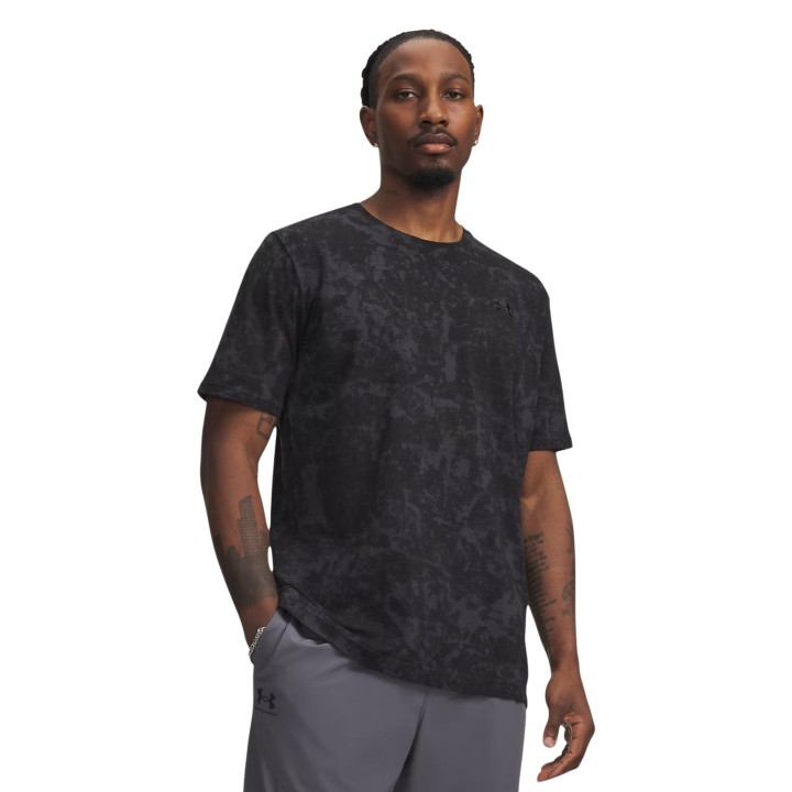 Under Armour camiseta de hombre negra UA M Icon SS Novelty vista frontal de tres cuartos