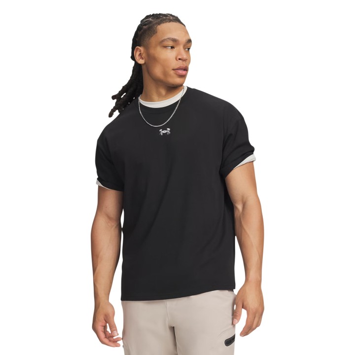 Under Armour camiseta de hombre negra 77-6013618 en vista frontal de tres cuartos