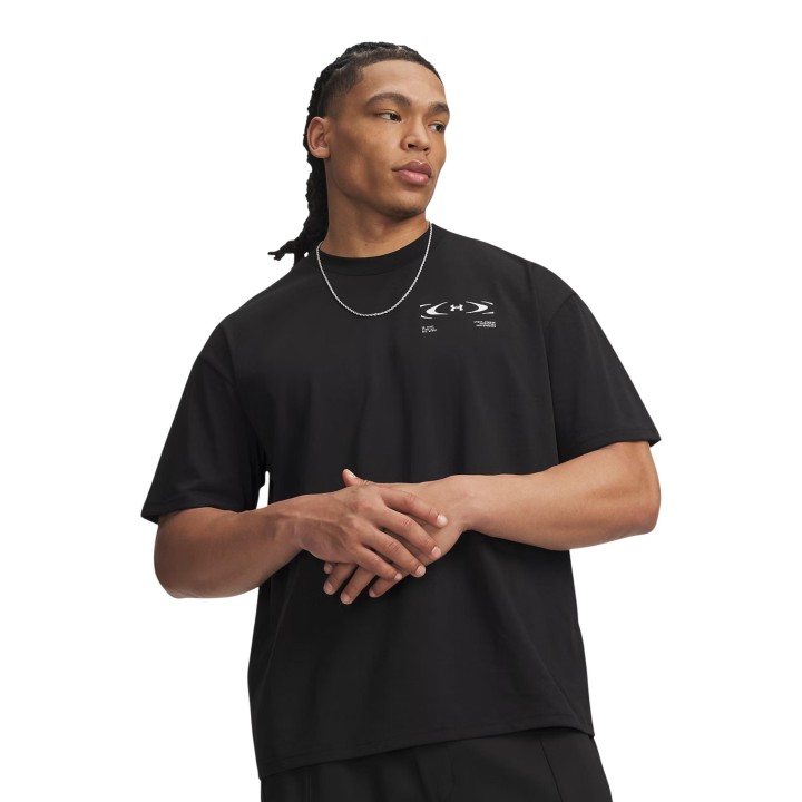 Camiseta Under Armour de hombre negra UA M HWT ECHO vista frontal tres cuartos