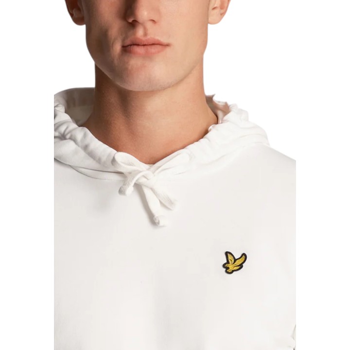 Detalle del logo de Lyle & Scott en sudadera blanca de hombre ML1139V