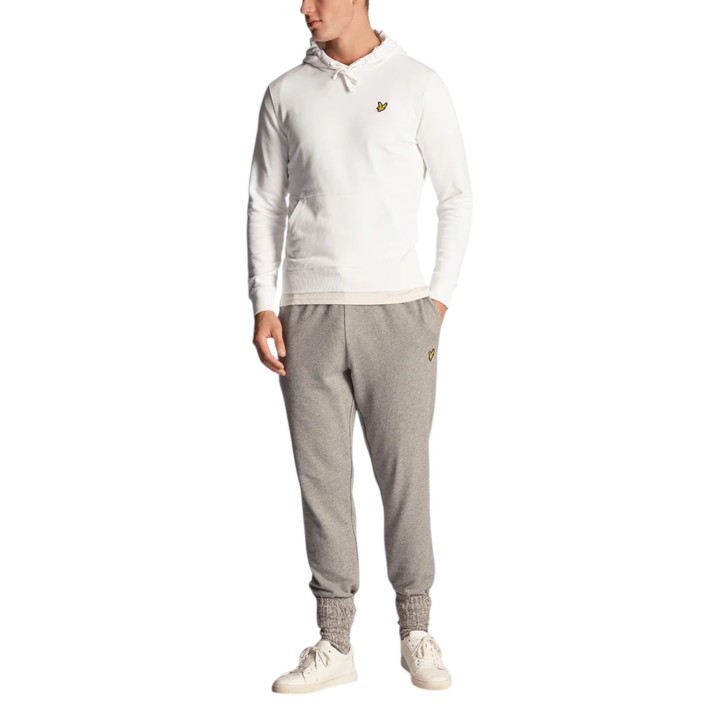 Lyle & Scott ML1139V sudadera blanca de hombre con capucha vista de tres cuartos