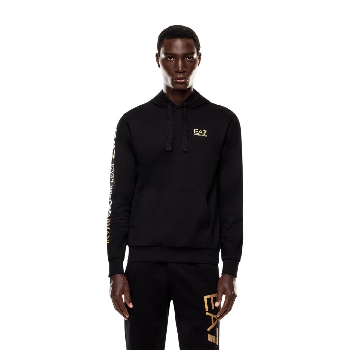 Sudadera de hombre EA7 con capucha negra y detalles dorados vista frontal
