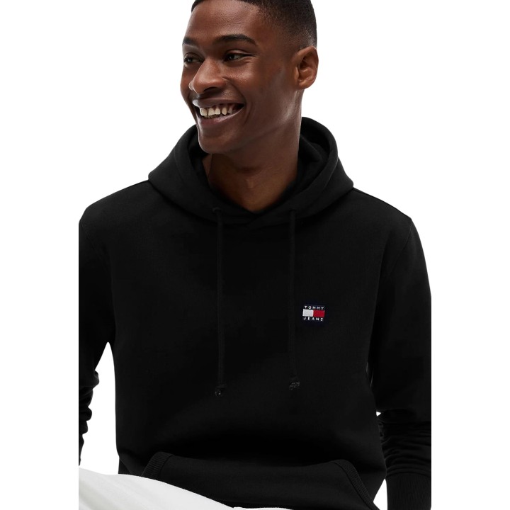 Sudadera negra de hombre Tommy Hilfiger Jeans con capucha vista de tres cuartos