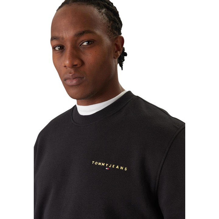 Detalle de sudadera negra de hombre Tommy Hilfiger Jeans DM0DM20249