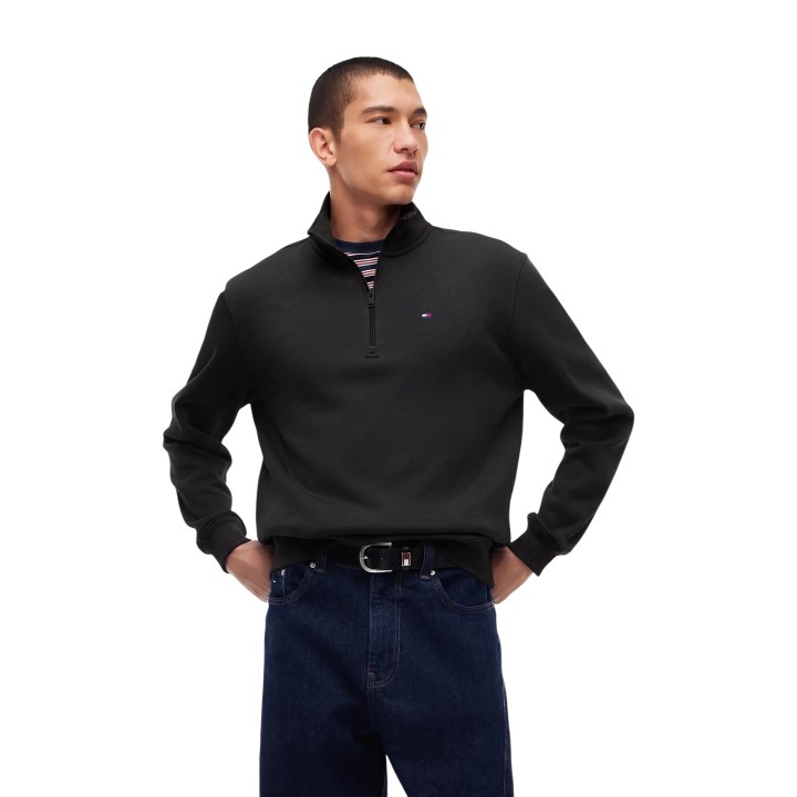 Sudadera negra Tommy Hilfiger Jeans para hombre vista de tres cuartos