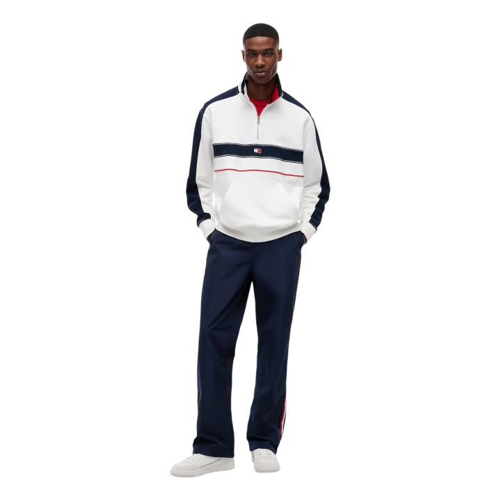 Tommy Hilfiger Jeans sudadera de hombre crema DM0DM23244 vista frontal de cuerpo entero